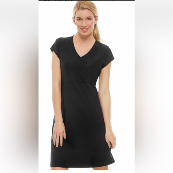 L.L. Bean Dresses & Skirts - L. L. Bean black V-Neck Exercise Dress women's medium knee length short sleeve